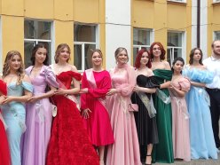 Поздравляем наших ребят с окончанием школы!